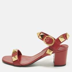 مملوكة مسبقًا Valentino Roman Stud Size 38 Red Leather Ankle Strap Block Heel Sandals