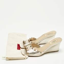 مملوكة مسبقًا صندل فالنتينو كعب إسفين معدني جلد مقاس 40.5