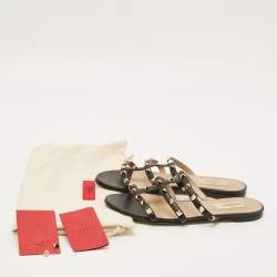 Pre Owned فالنتينو شريحة مفتوحة جلد أسود مسطحة بمسامير مقاس 36