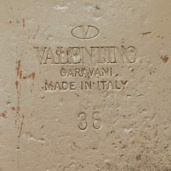 Pre Owned صندل فالنتينو مطاطي بيج سير كاحل مسطح مرصع روكستد مقاس 38