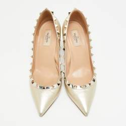 Pre Owned حذاء كعب عالي فالنتينو مقدمة مدببة روكستد جلد ذهبي معدني مقاس 38