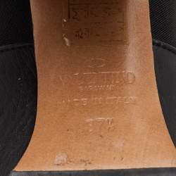 Pre Owned حذاء بوت فالنتينو جلد أسود بكعب عريض طول الكاحل مقاس 37.5