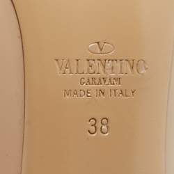 Pre Owned حذاء كعب عالي فالنتينو روكستد جلد بيج وبراءة اختراع مقاس 38