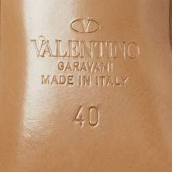 Pre Owned Valentino Rockstud Size 40 Cream/Brown Leather and Raffia Pumps