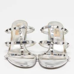 مملوكة مسبقًا Valentino Rockstud Size 37.5 Silver Leather Slide Sandals