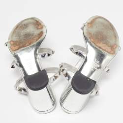 مملوكة مسبقًا Valentino Rockstud Size 37.5 Silver Leather Slide Sandals