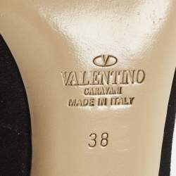 Pre Owned حذاء بوت كاحل فالنتينو جلد سويدي أسود بسير رباط مقاس 38