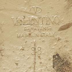 Pre Owned Valentino Roman Stud Size 38 White Crochet Flat Slide