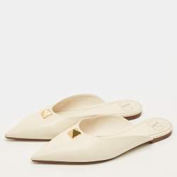 Pre Owned حذاء سلايد فالنتينو رومان جلد كريمي مقاس 38