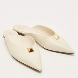 Pre Owned حذاء سلايد فالنتينو رومان جلد كريمي مقاس 38