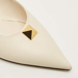 Pre Owned حذاء سلايد فالنتينو رومان جلد كريمي مقاس 38