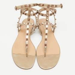 Pre Owned صندل فلات سير تي روكستد جلد ذهبي فالنتينو مقاس 41