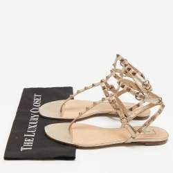 Pre Owned صندل فلات سير تي روكستد جلد ذهبي فالنتينو مقاس 41