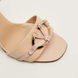 مملوكة مسبقًا صندل فالنتينو جلد بني فاتح بالشعار حزام للكاحل مقاس 38