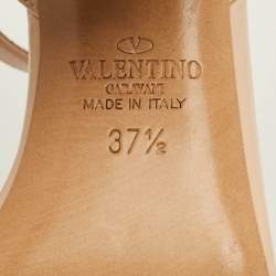 مملوكة مسبقًا صندل فالنتينو جلد بني فاتح بالشعار حزام للكاحل مقاس 38