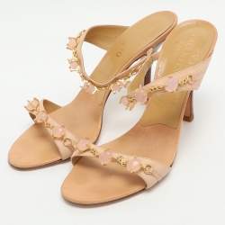 Pre Owned صندل جلد فالنتينو مزخرف كريستال بيج مقاس 38.5