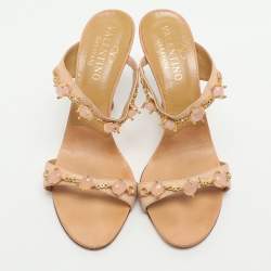 Pre Owned صندل جلد فالنتينو مزخرف كريستال بيج مقاس 38.5