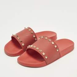 مملوكة مسب قًا صندل فالنتينو روكستد فلات مطاطي أحمر مقاس 41