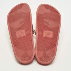 مملوكة مسبقًا صندل فالنتينو روكستد فلات مطاطي أحمر مقاس 41