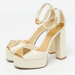 Pre Owned حذاء كعب عالي فالنتينو وان ستد جلد لامع بلون كريمي بحزام للكاحل مقاس 38