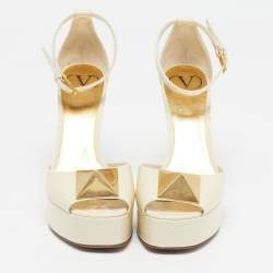 Pre Owned حذاء كعب عالي فالنتينو وان ستد جلد لامع بلون كريمي بحزام للكاحل مقاس 38