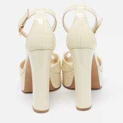 Pre Owned حذاء كعب عالي فالنتينو وان ستد جلد لامع بلون كريمي بحزام للكاحل مقاس 38
