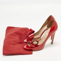 Pre Owned حذاء كعب عالي فالنتينو مفتوح من الأمام جلد لامع أحمر بفيونكة دورسي مقاس 38