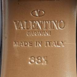 مملوكة مسبقًا Valentino Rockstud Size 38.5 Black Patent Leather D'orsay Pumps