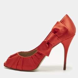 مملوكة مسبقًا Valentino Size 38 Red Satin Peep Toe Pumps