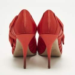 مملوكة مسبقًا Valentino Size 38 Red Satin Peep Toe Pumps