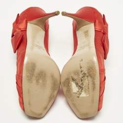 مملوكة مسبقًا Valentino Size 38 Red Satin Peep Toe Pumps