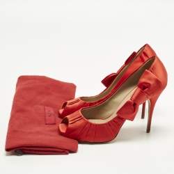 مملوكة مسبقًا Valentino Size 38 Red Satin Peep Toe Pumps