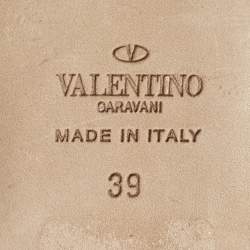 Pre Owned حذاء باليرينا فلات فالنتينو أحمر جلد مع حزام كاحل بمسامير مدلقة مقاس 39