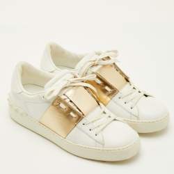 مملوكة مسبقًا Valentino Rockstud Size 39.5 White/Gold Leather Low Top Sneakers