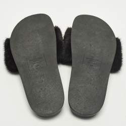 مملوكة مسبقًا Valentino Rockstud Size 39 Black Mink Fur Flat Sandals