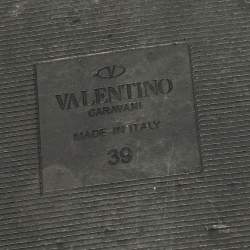 مملوكة مسبقًا Valentino Rockstud Size 39 Black Mink Fur Flat Sandals