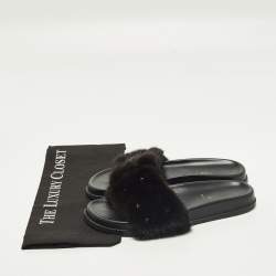 مملوكة مسبقًا Valentino Rockstud Size 39 Black Mink Fur Flat Sandals