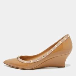 مملوكة مسبقًا Valentino Rockstud Size 41 Beige/Pink Leather and Patent Leather Wedge Pumps