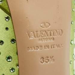 مملوكة مسبقًا حذاء كعب عالي فالنتينو مزخرف كريستال مقدمة مفتوحة و نعل سميك سااتان أخضر مقاس 39.5