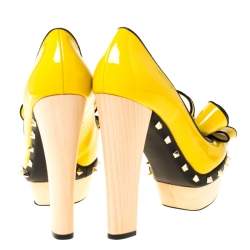 Pre Owned Valentino Yellow/Black Patent Leather Wooden Platform Rockstud Trim Bow Detail Peep Toe Pumps Size 38.5