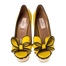 Pre Owned Valentino Yellow/Black Patent Leather Wooden Platform Rockstud Trim Bow Detail Peep Toe Pumps Size 38.5