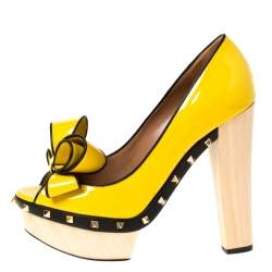 Pre Owned Valentino Yellow/Black Patent Leather Wooden Platform Rockstud Trim Bow Detail Peep Toe Pumps Size 38.5