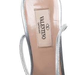 Pre Owned Valentino Metallic Silver Leather Rockstud Strappy Sandals Size 37