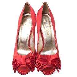 Pre Owned Valentino Red Satin Bow Detail Peep Toe Platform Pumps Size 40