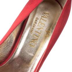 Pre Owned Valentino Red Satin Bow Detail Peep Toe Platform Pumps Size 40