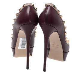 مملوكة مسبقًا Valentino Burgundy/Beige Leather Rockstud Crisscross Peep Toe Platform Pumps Size 39