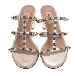 مملوكة مسبقًا Valentino Gold Leather Rockstud Strappy Sandals Size 38