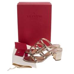 مملوكة مسبقًا Valentino Gold Leather Rockstud Strappy Sandals Size 38