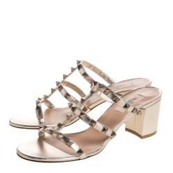 مملوكة مسبقًا Valentino Gold Leather Rockstud Strappy Sandals Size 38