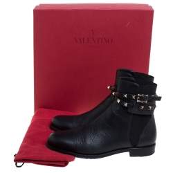 مملوكة مسبقًا Valentino Black Grained Leather Rockstud Buckle Boots Size 37.5